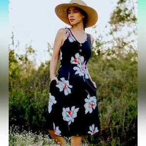 ININ Floral Black Dress with White Accents (Sold Out on Amazon)